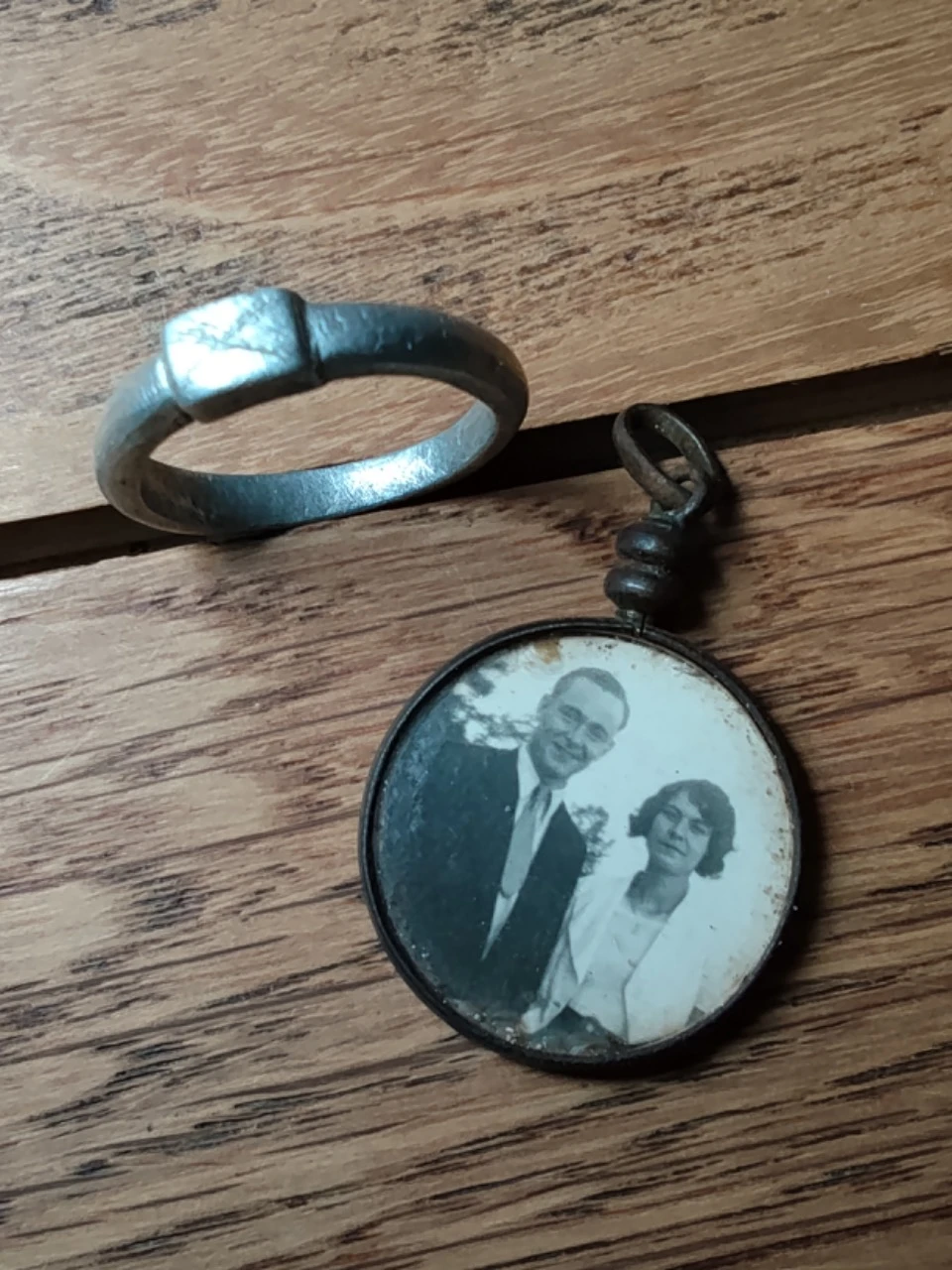 Pendentif + bague alu anciens soldat